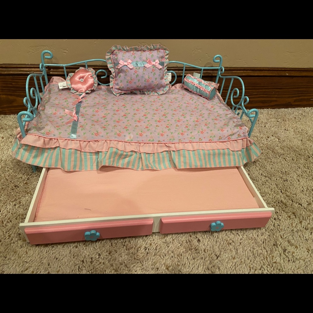 Off Brand Daybed with trundle for American Girl